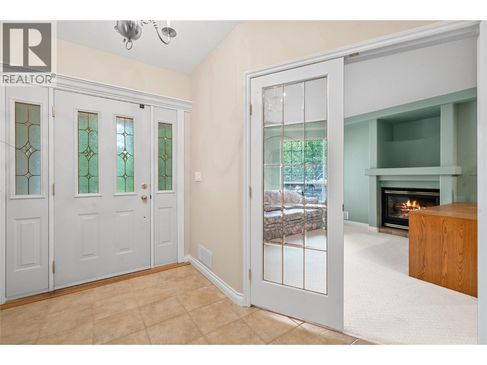 2660 Crestview Place. Blind Bay, British Columbia