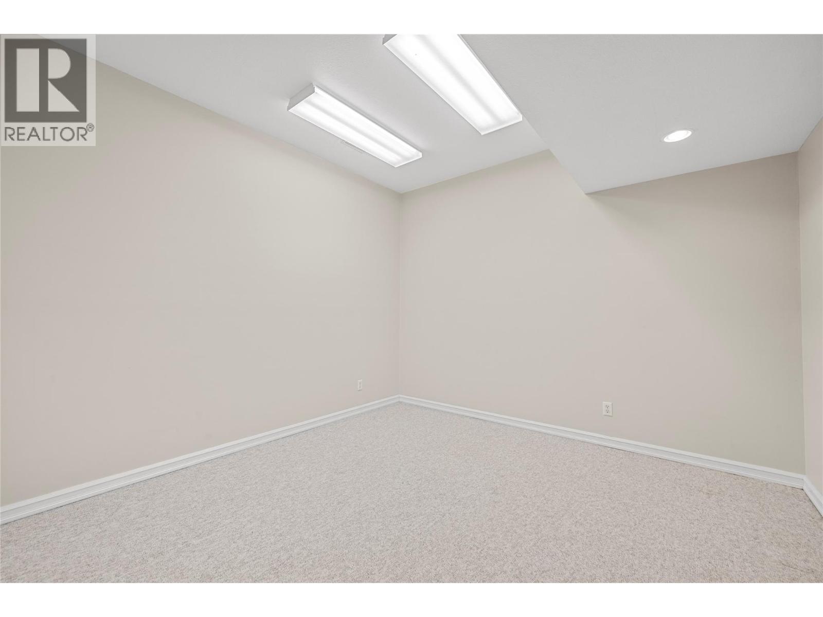 2660 Crestview Place. Blind Bay, British Columbia