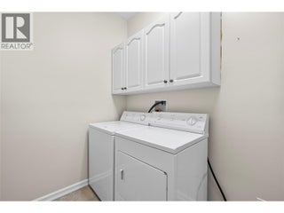 2660 Crestview Place. Blind Bay, British Columbia