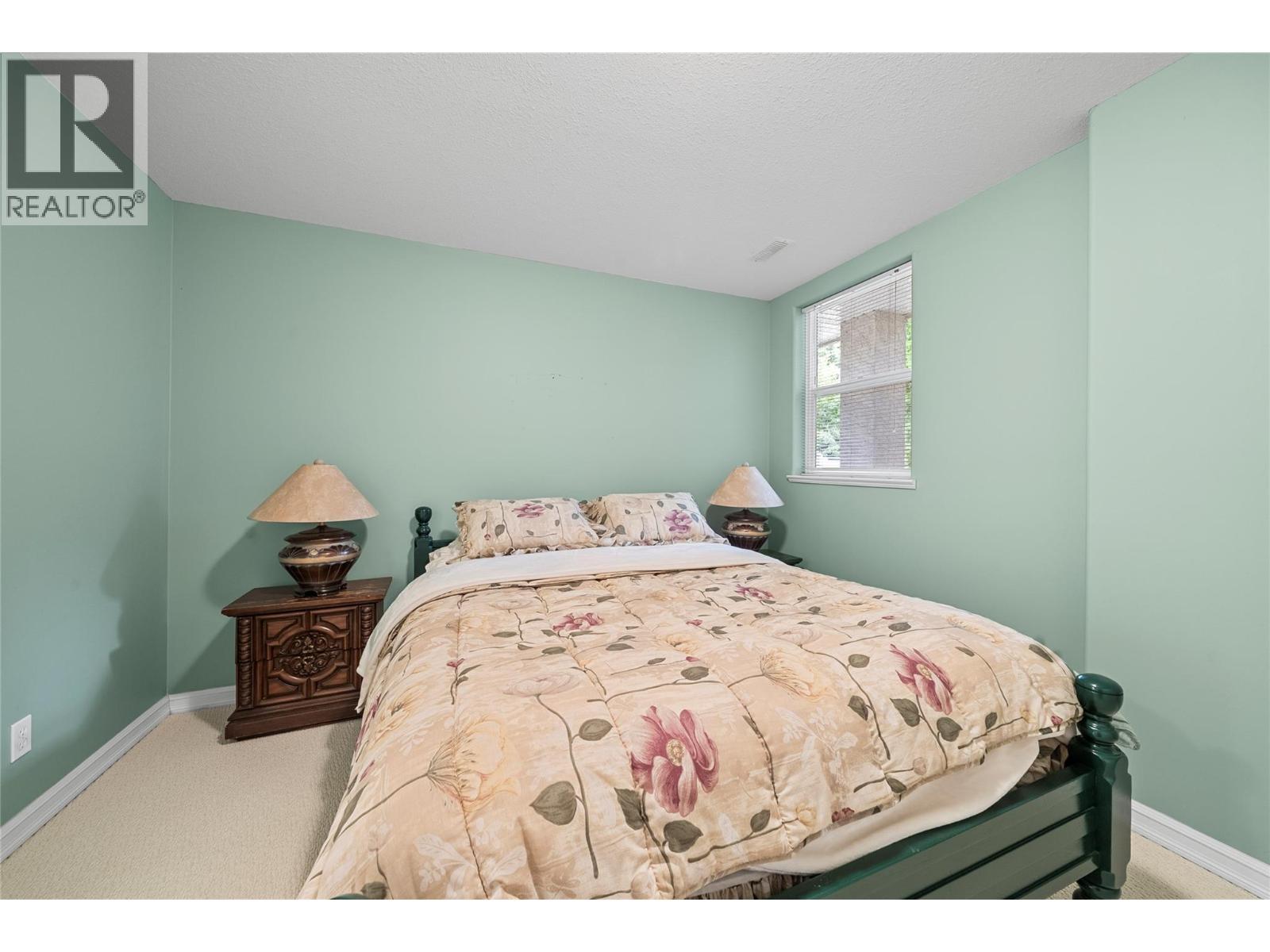 2660 Crestview Place. Blind Bay, British Columbia