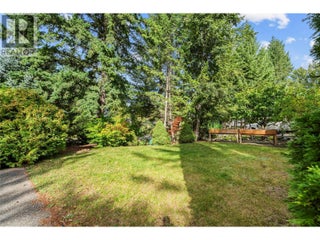 2660 Crestview Place. Blind Bay, British Columbia