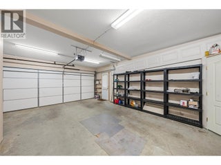 2660 Crestview Place. Blind Bay, British Columbia