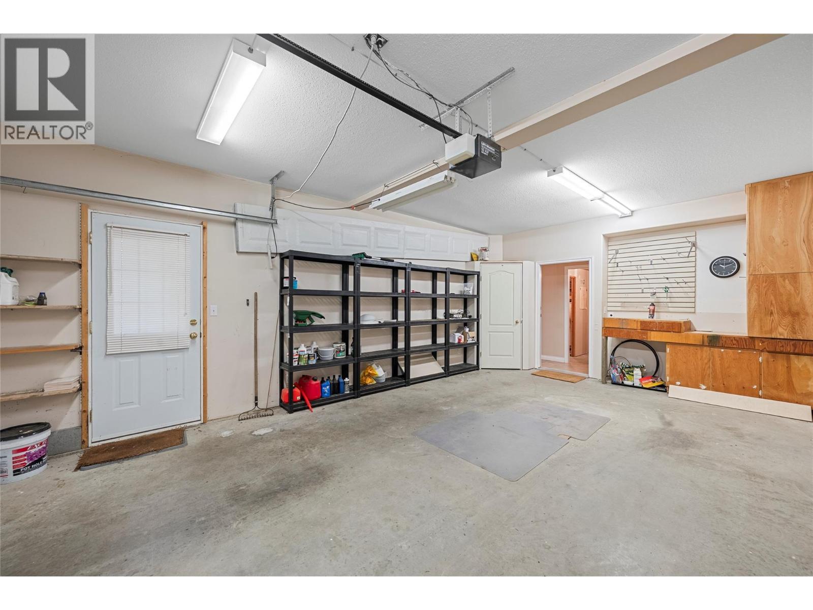 2660 Crestview Place. Blind Bay, British Columbia