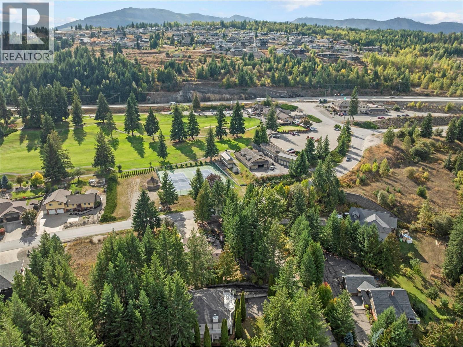 2660 Crestview Place. Blind Bay, British Columbia