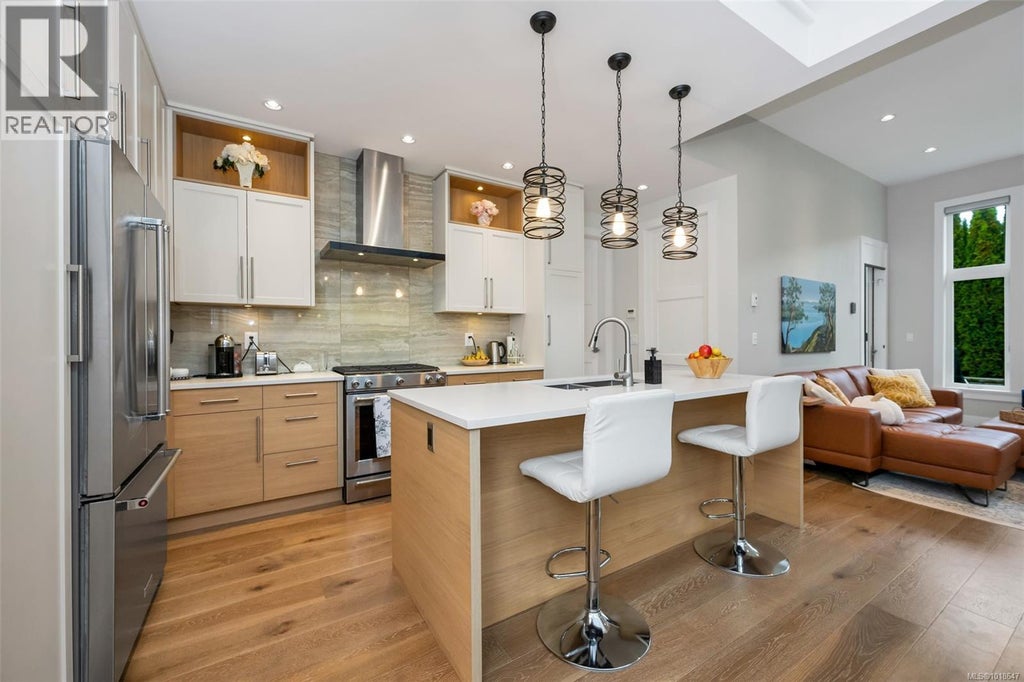 8043 Huckleberry Crt, Central Saanich