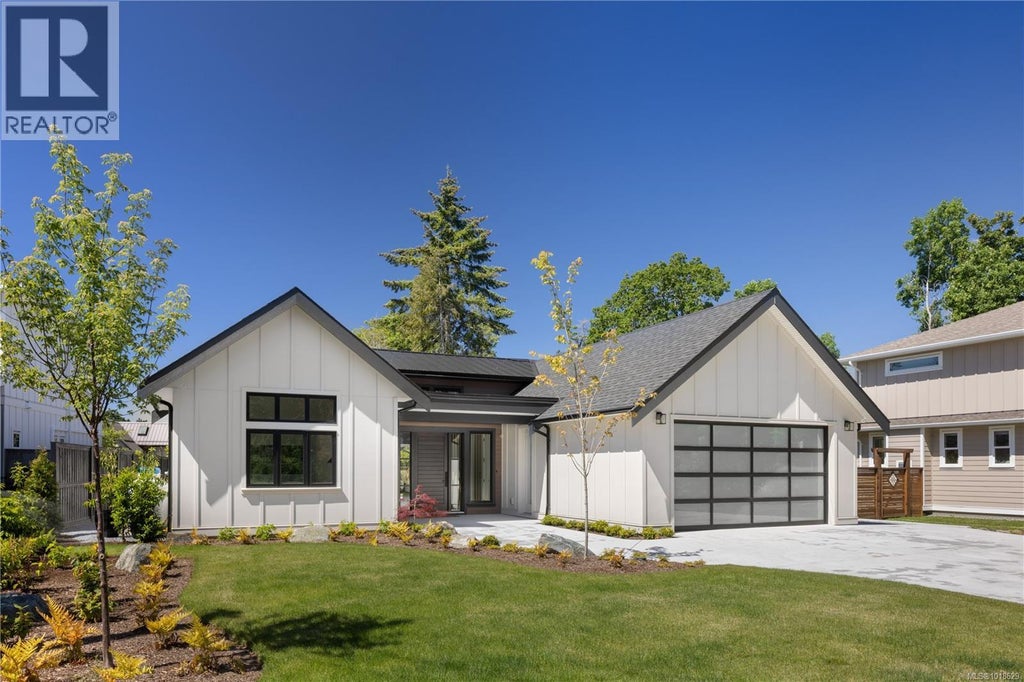 10210 Tsaykum Road, North Saanich