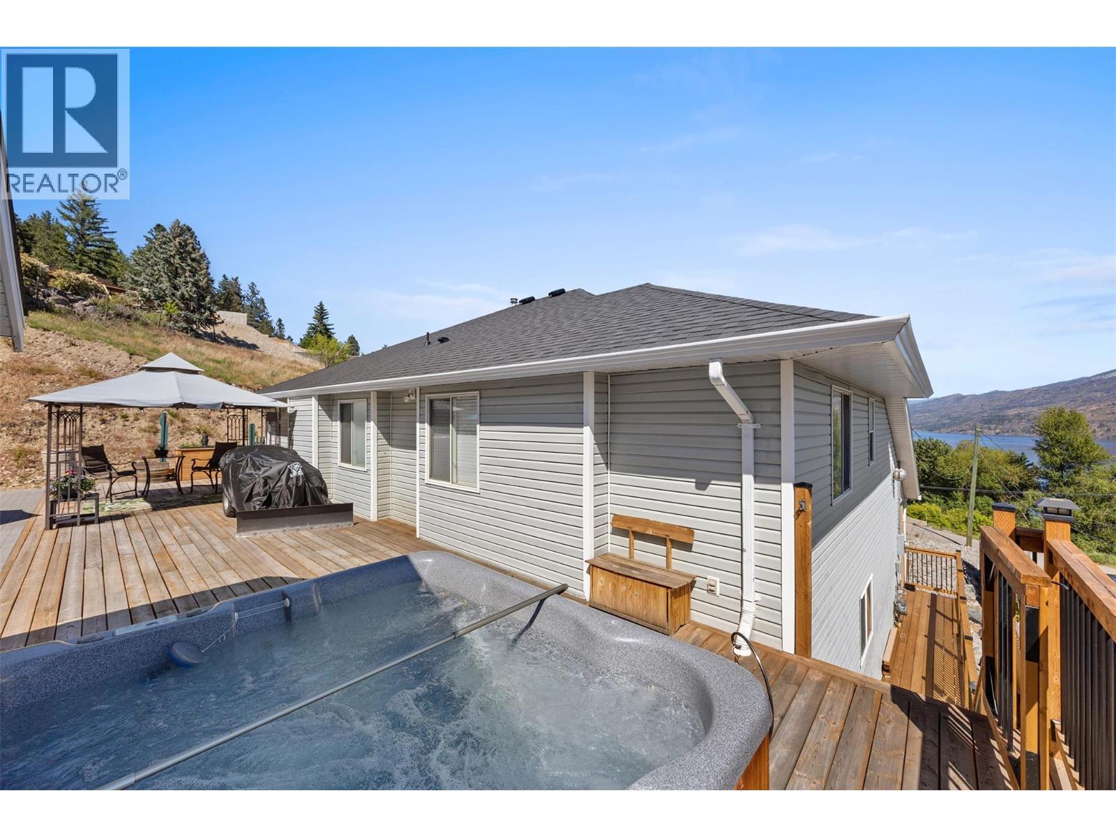 4622 Princeton Avenue. Peachland, British Columbia
