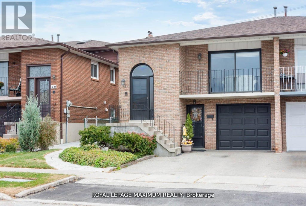 44 Flagstick Court, Toronto (york University Heights)