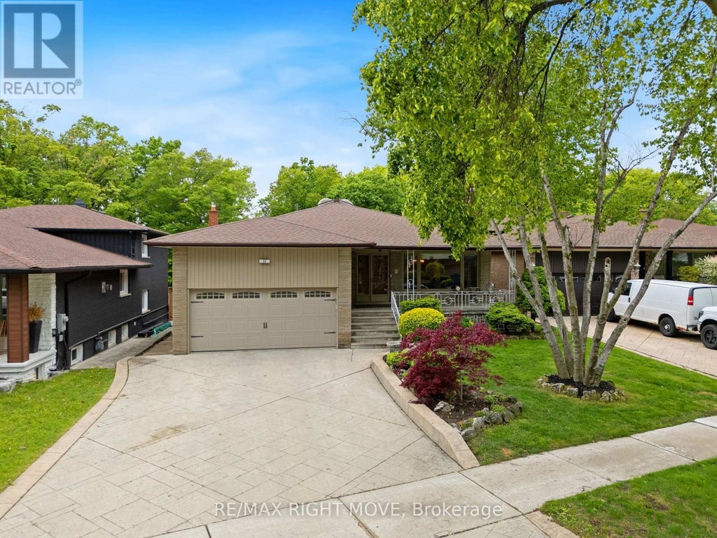 22 Ladyshot Crescent, Toronto (york University Heights)