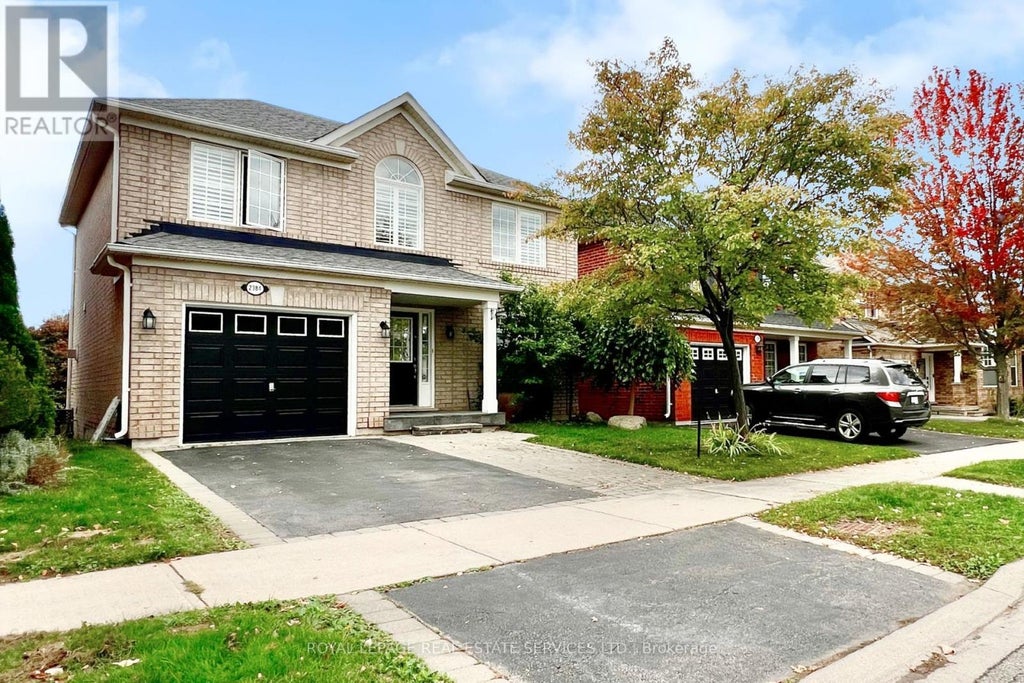 2384 Hollybrook Drive, Oakville (wm Westmount)