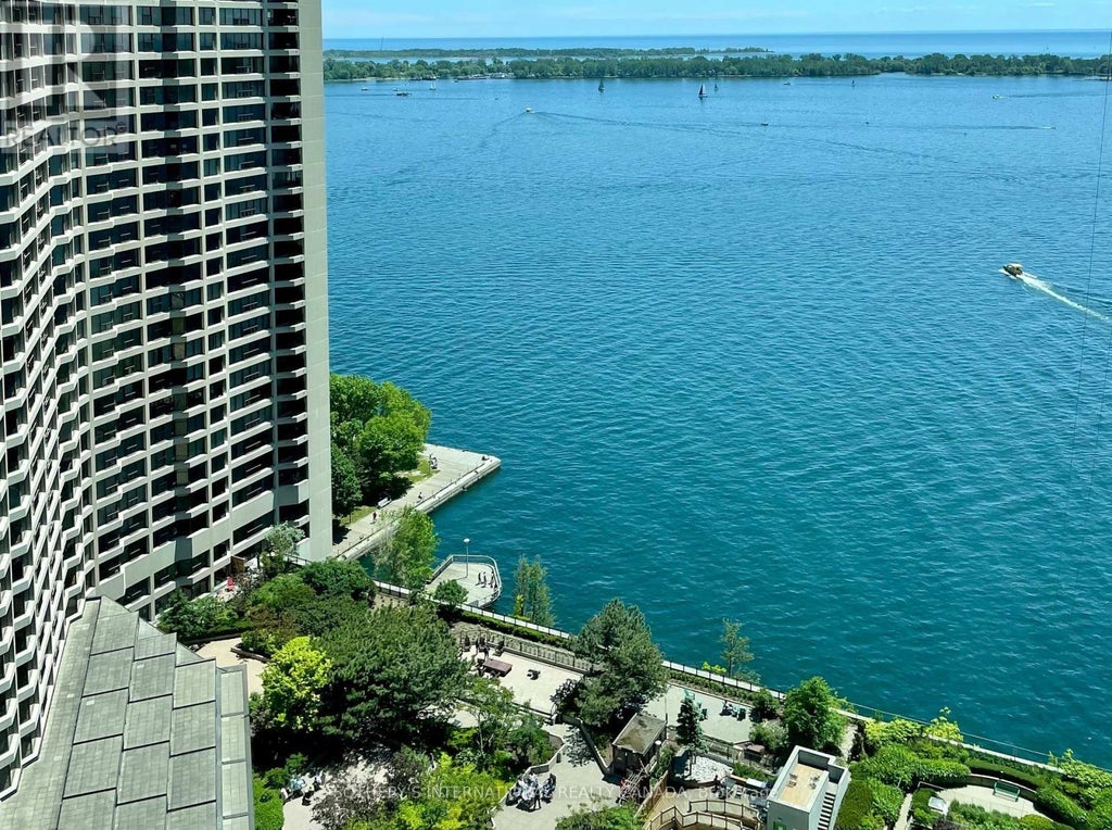 3002 - 77 Harbour Square, Toronto (waterfront Communities)