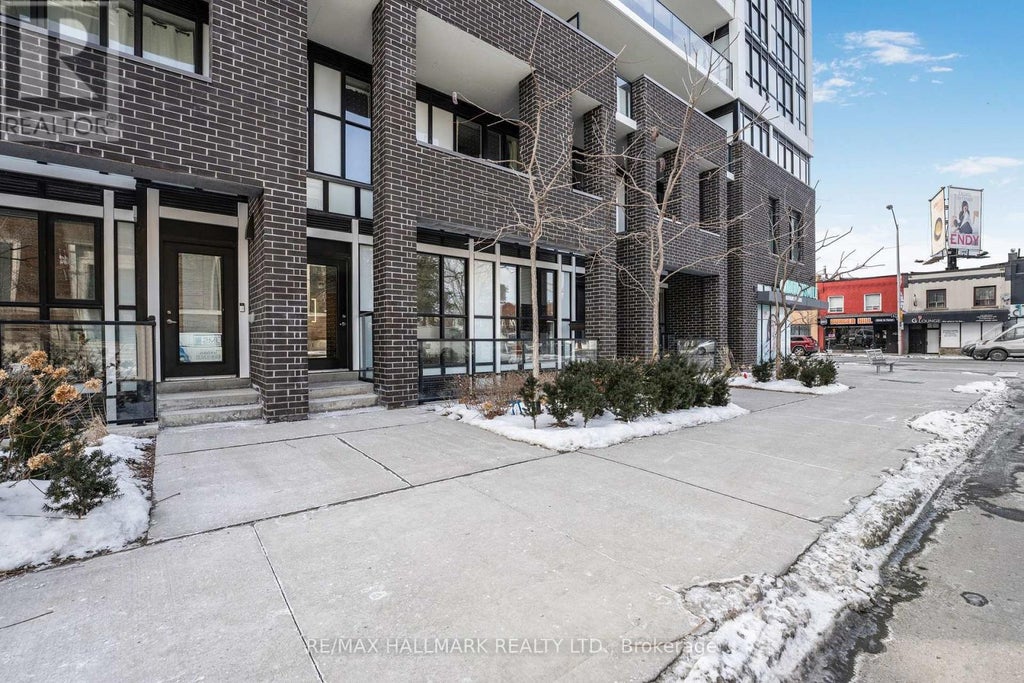 Th 103 - 2301 Danforth Avenue, Toronto (east End-Danforth)