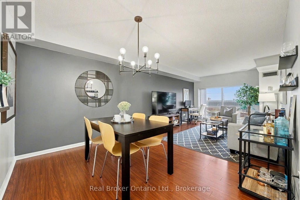 309 - 101 Subway Crescent, Toronto (islington-City Centre West)