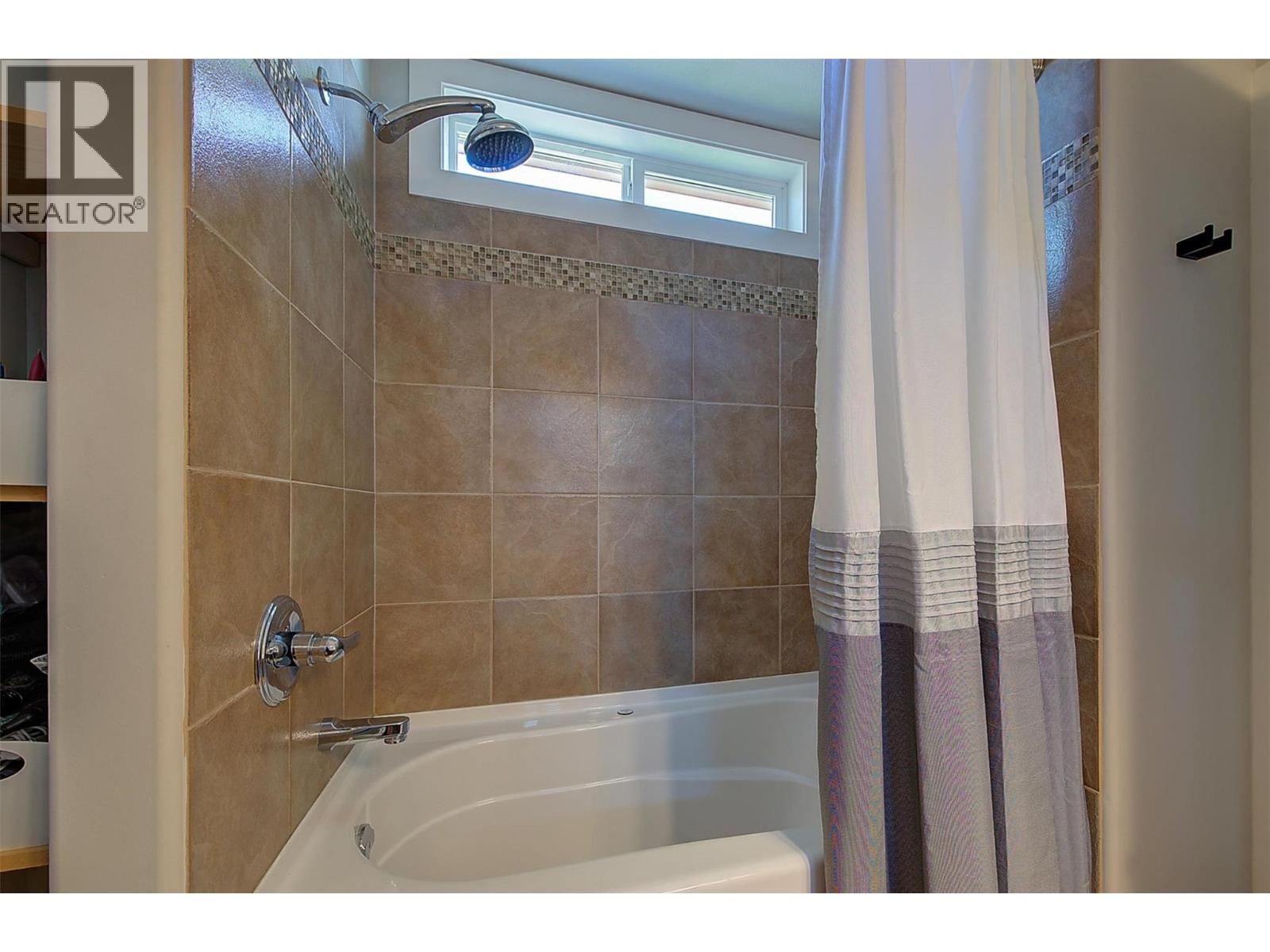 9761 Crofton Road. Lake Country, British Columbia