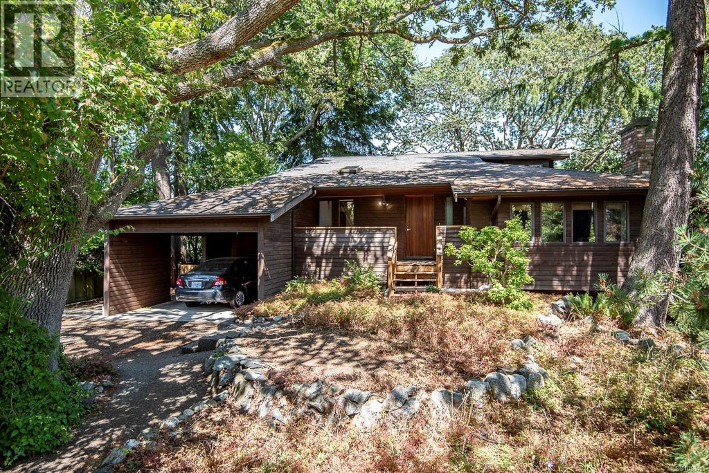 937 Pemberton Rd, Victoria