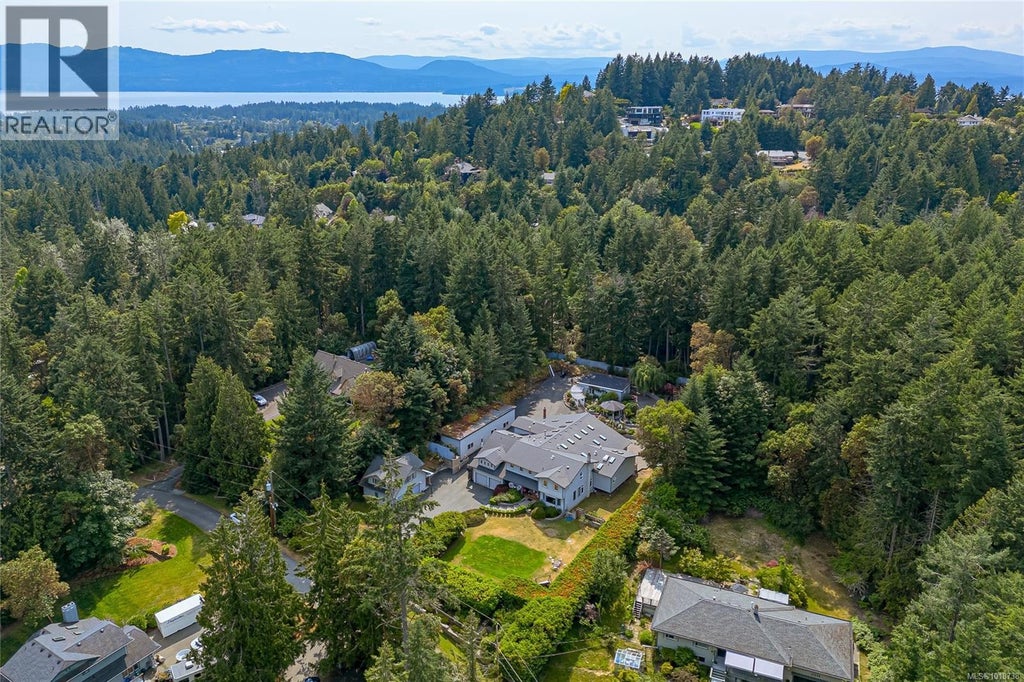 11376 Osprey Place, North Saanich
