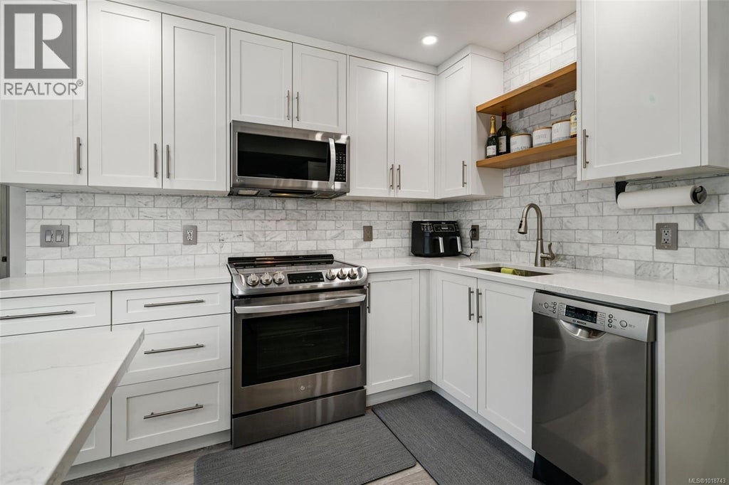 450 Obed Avenue, Saanich