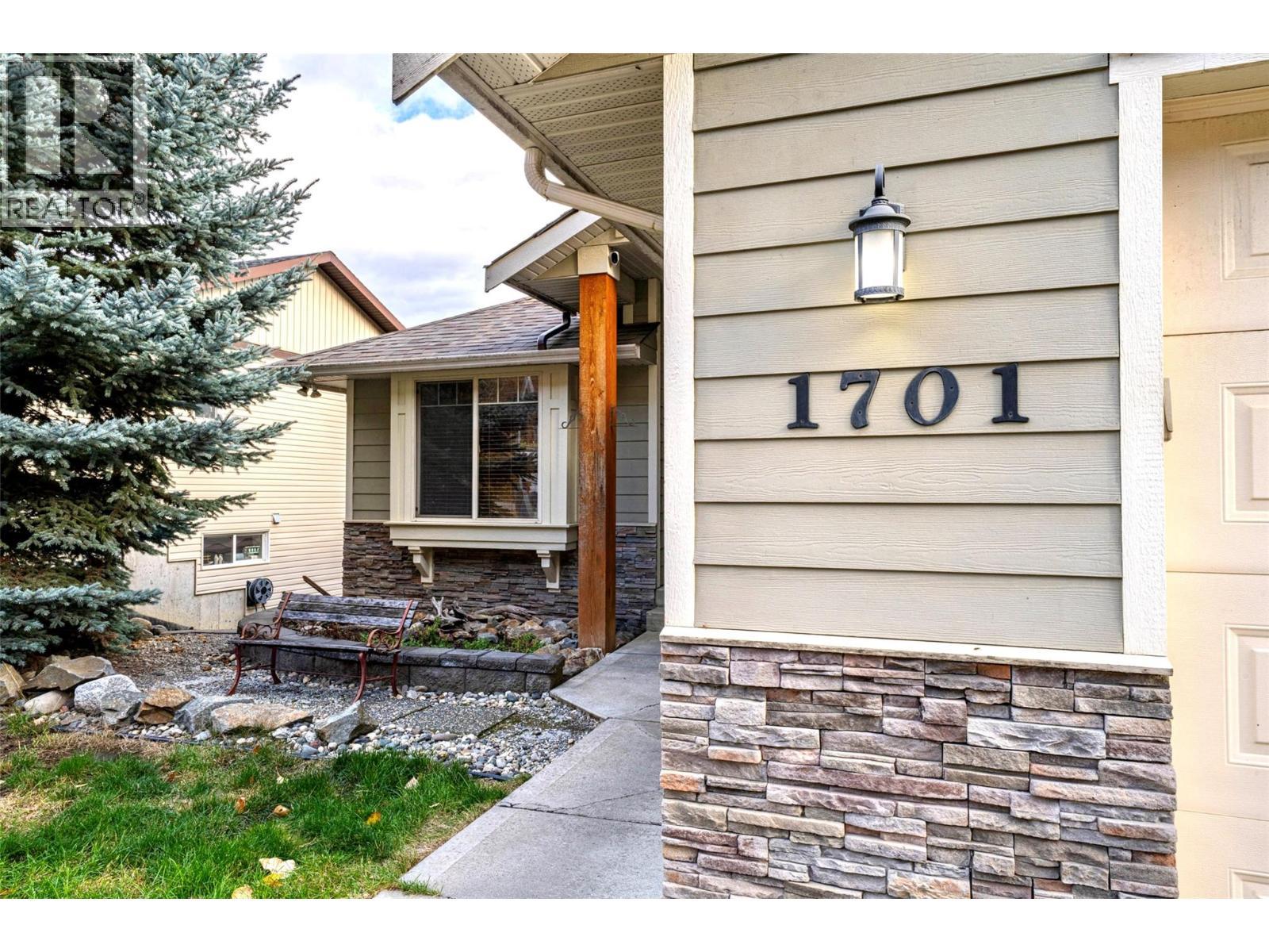 1701 Mountain View Avenue. Lumby, British Columbia