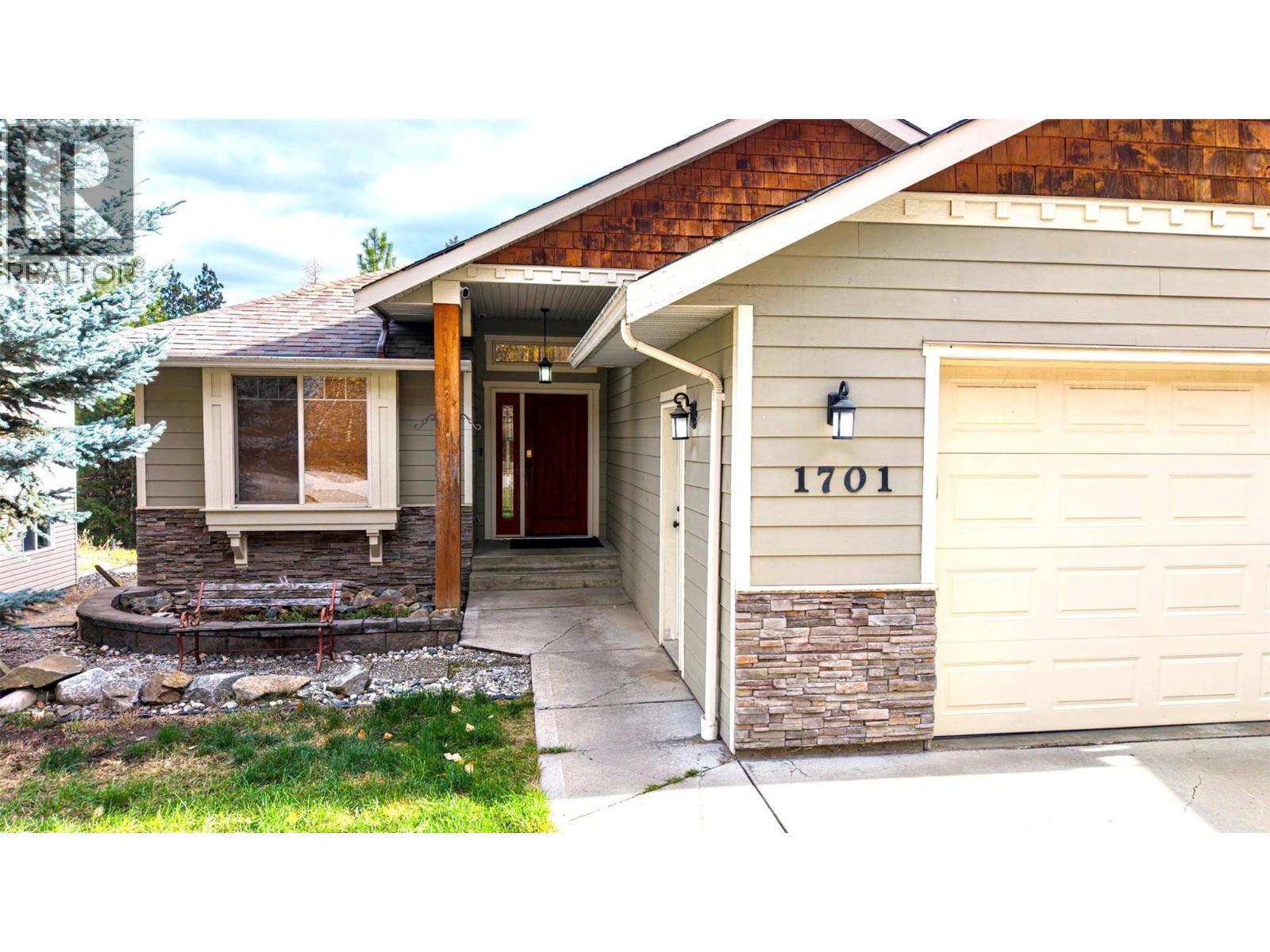 1701 Mountain View Avenue. Lumby, British Columbia