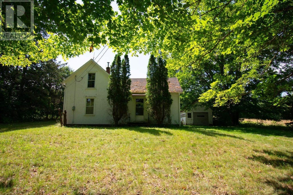 562 Messenger Road, Tremont