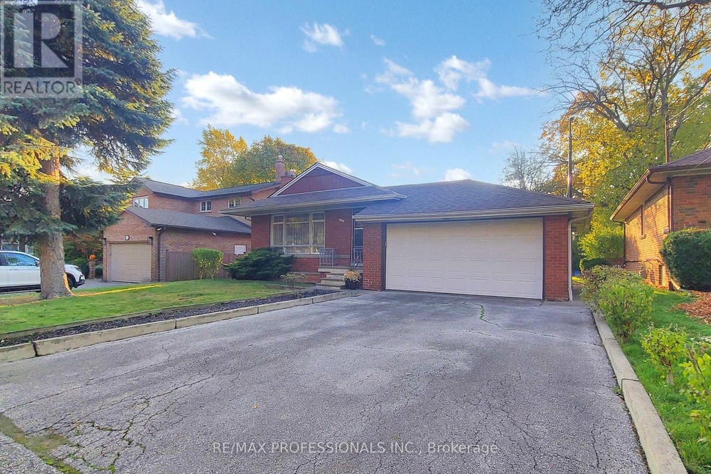 110 Shaver Avenue N, Toronto (islington-City Centre West)