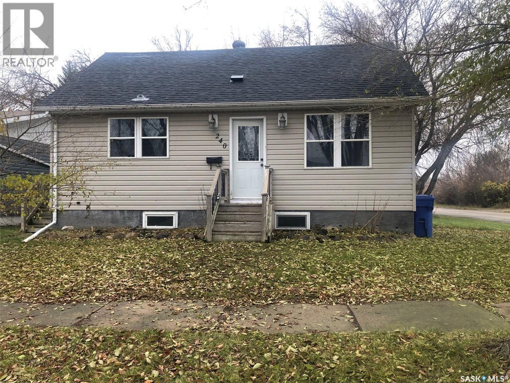 240 3rd Avenue W, Canora
