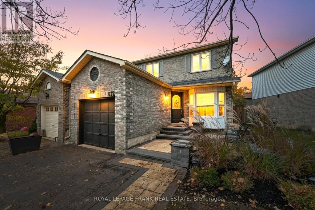 812 Attersley Drive, Oshawa (pinecrest)