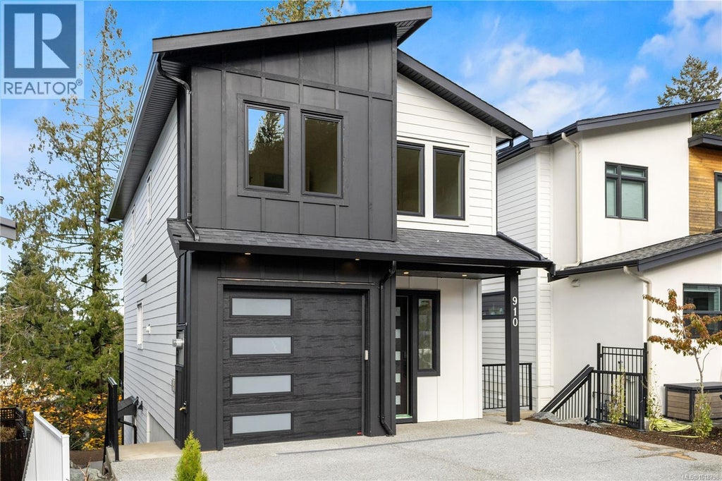 910 Peace Keeping Crecent, Langford