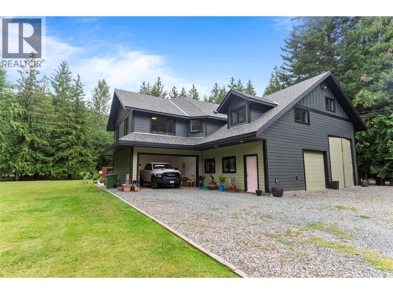 4037 Santa Road. Scotch Creek, British Columbia