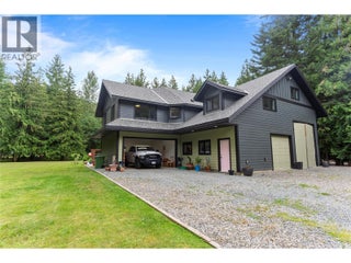 4037 Santa Road. Scotch Creek, British Columbia