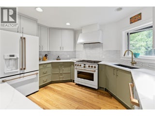 4037 Santa Road. Scotch Creek, British Columbia