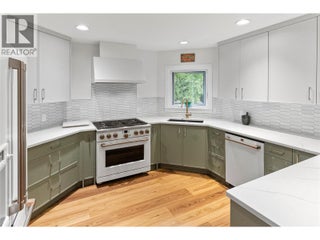 4037 Santa Road. Scotch Creek, British Columbia