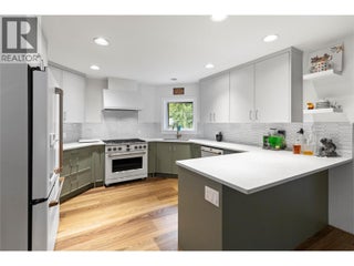 4037 Santa Road. Scotch Creek, British Columbia