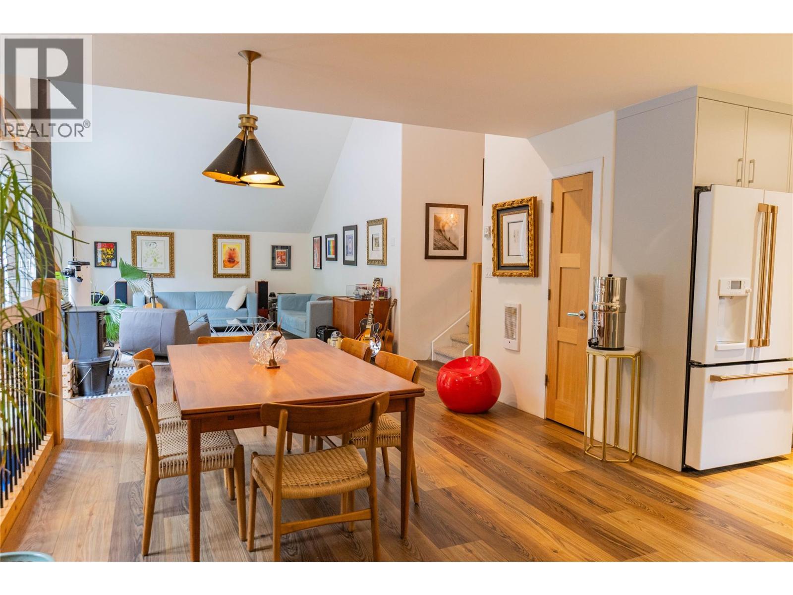 4037 Santa Road. Scotch Creek, British Columbia