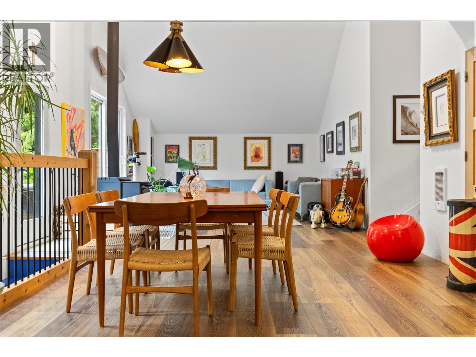 4037 Santa Road. Scotch Creek, British Columbia