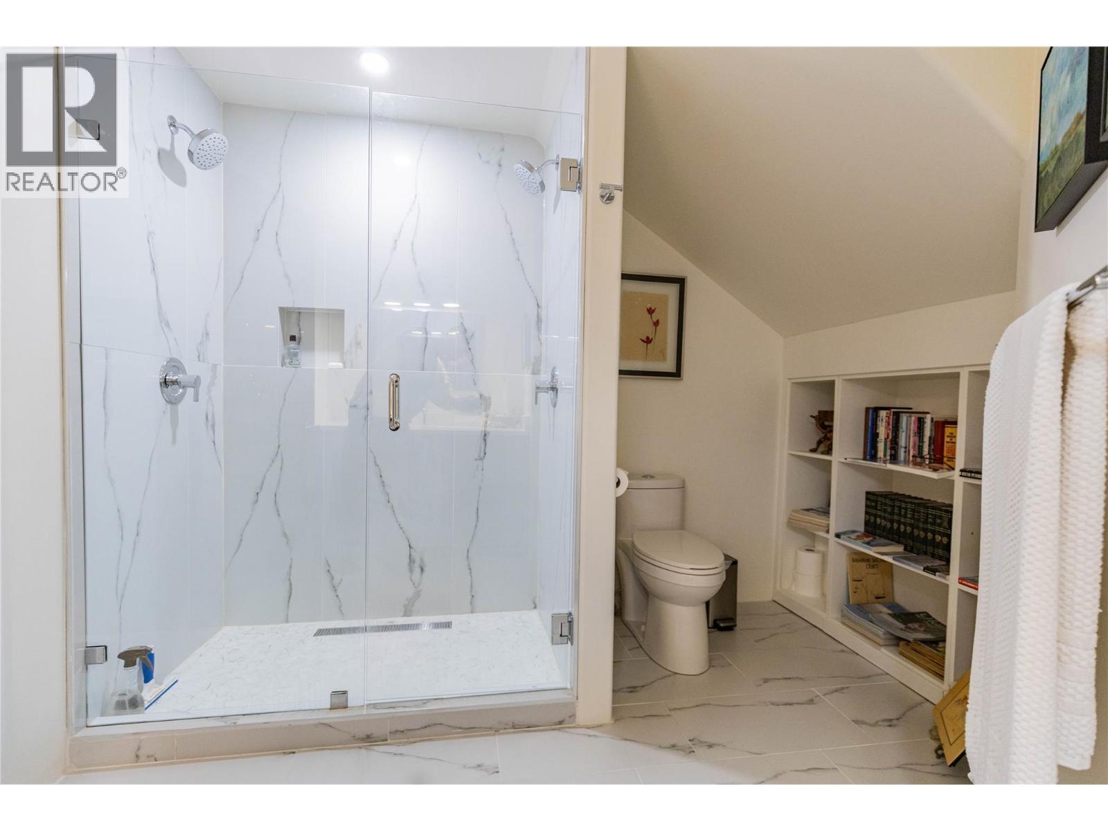 4037 Santa Road. Scotch Creek, British Columbia