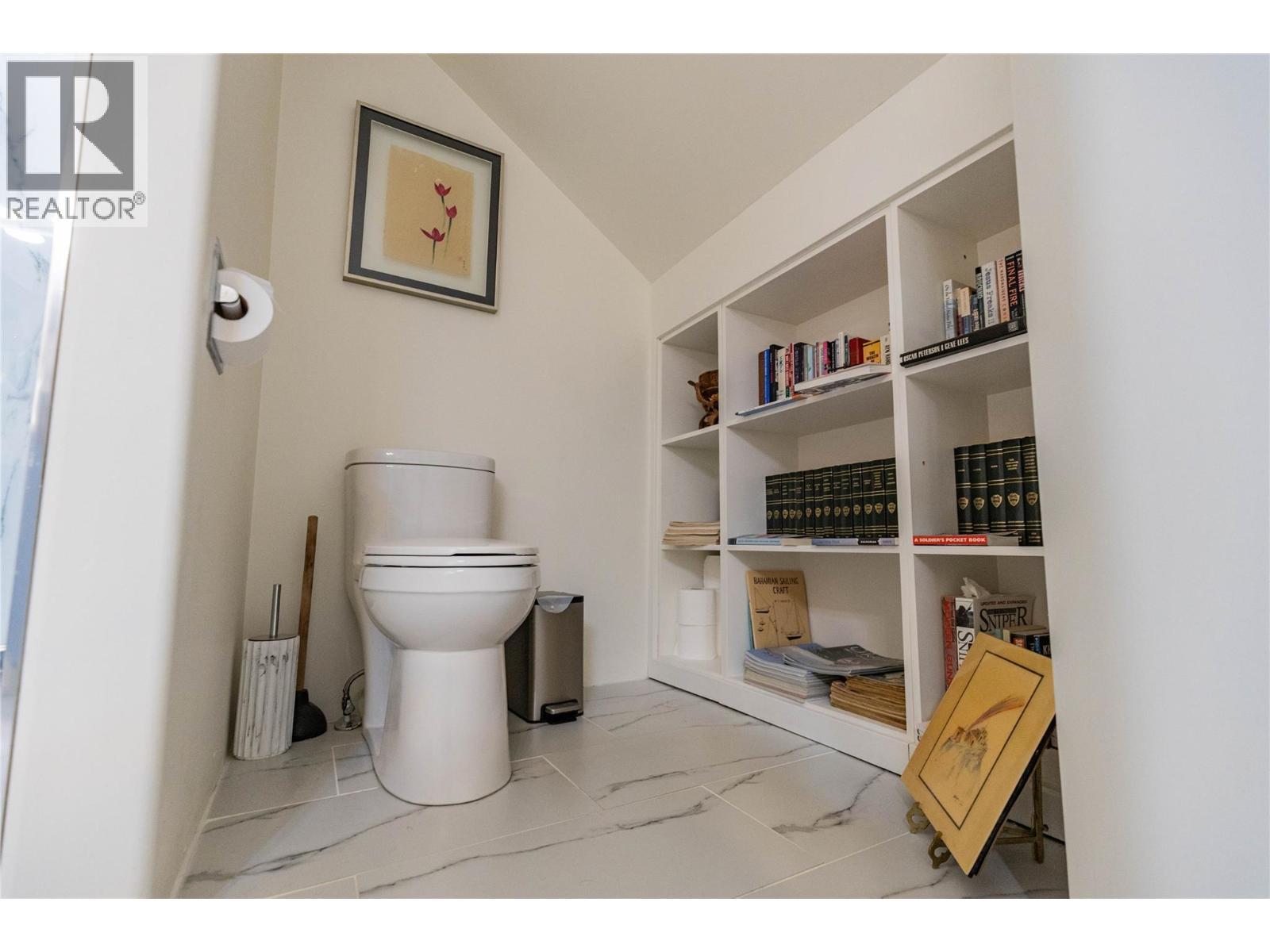 4037 Santa Road. Scotch Creek, British Columbia