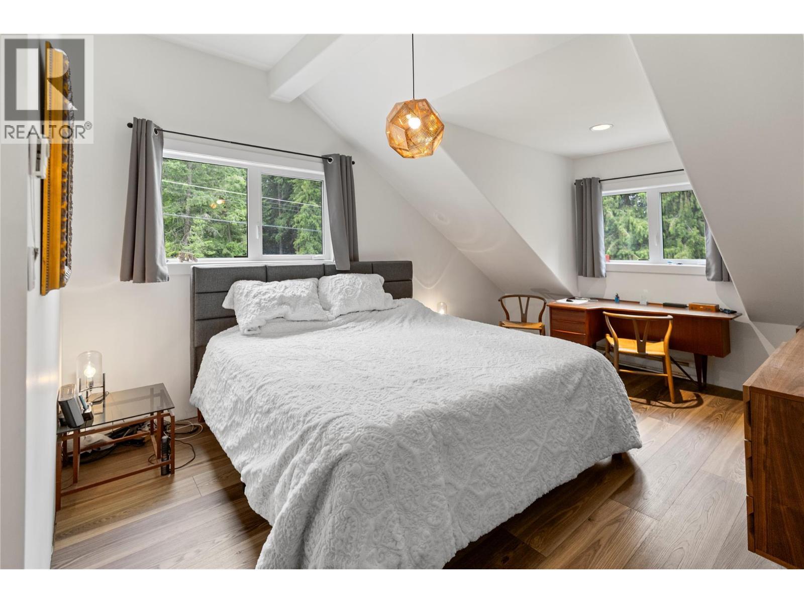 4037 Santa Road. Scotch Creek, British Columbia