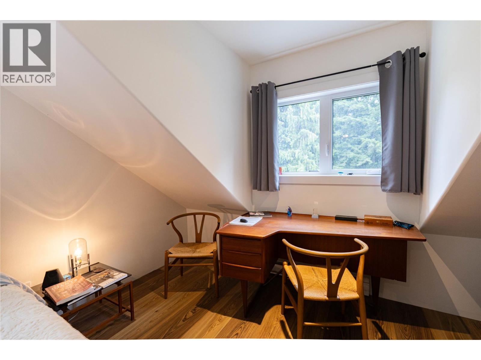 4037 Santa Road. Scotch Creek, British Columbia