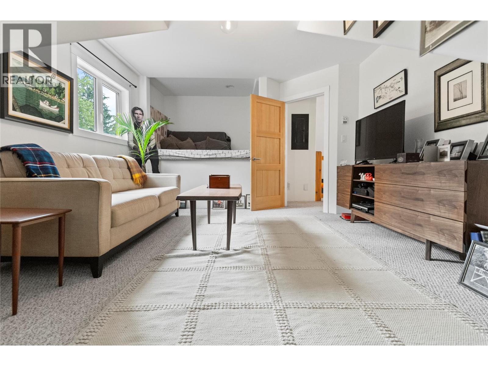 4037 Santa Road. Scotch Creek, British Columbia