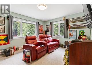 4037 Santa Road. Scotch Creek, British Columbia