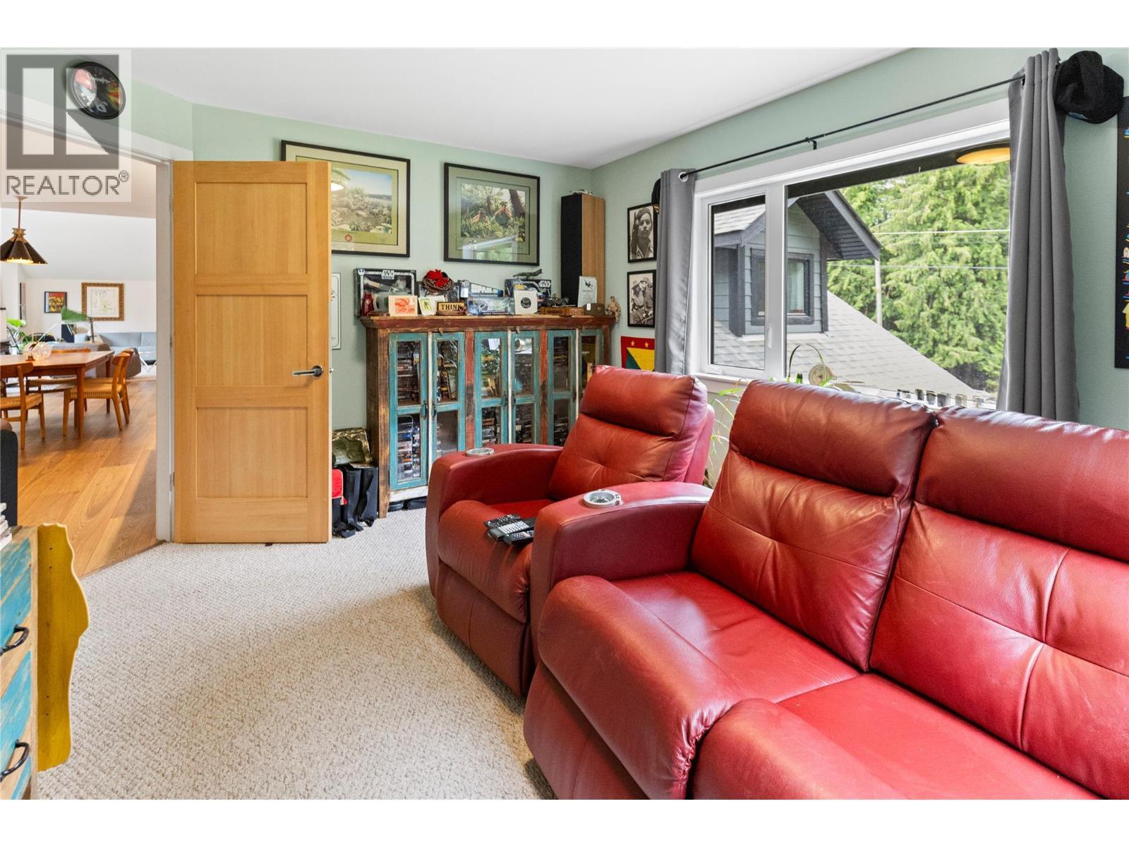 4037 Santa Road. Scotch Creek, British Columbia