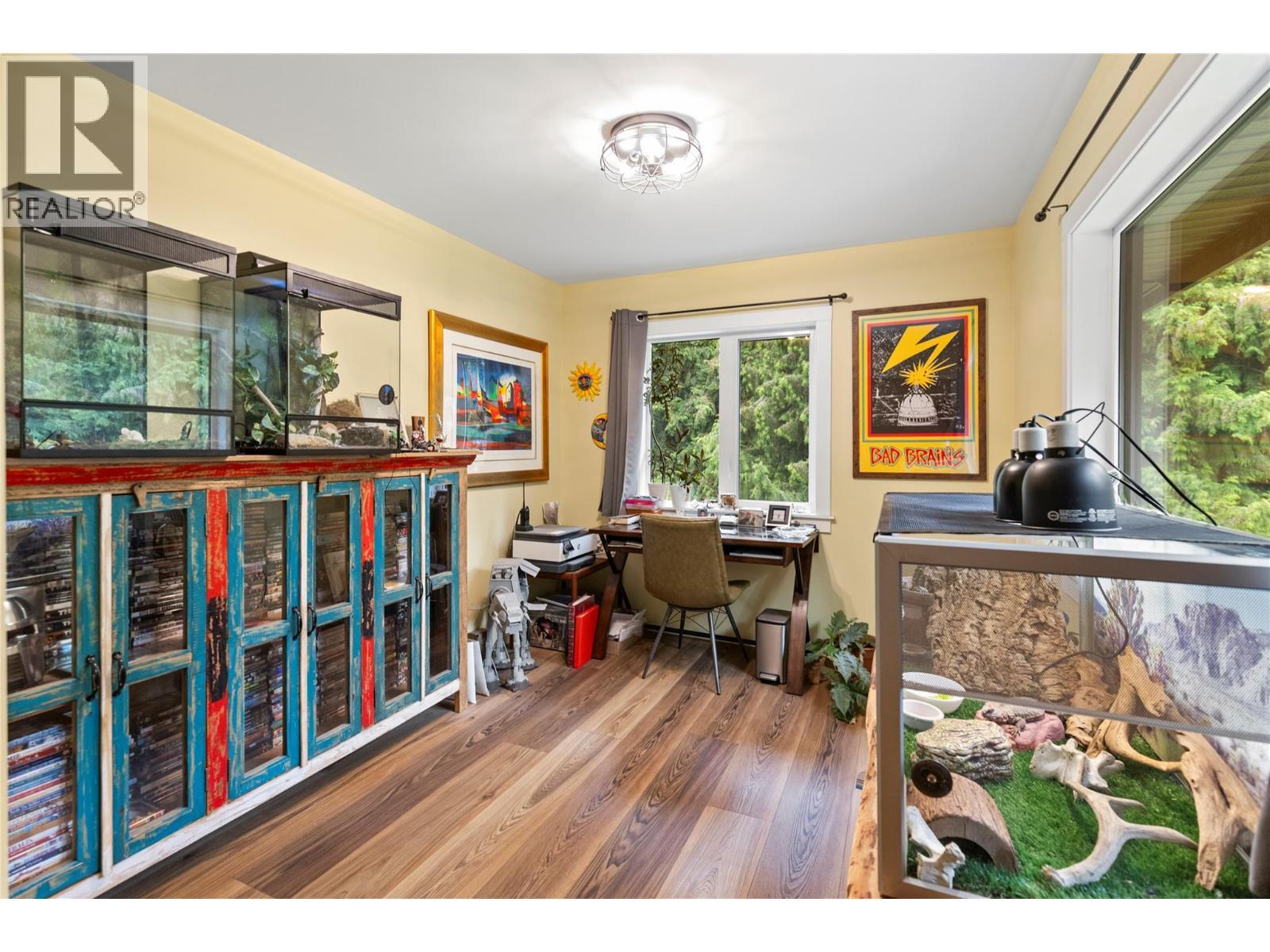 4037 Santa Road. Scotch Creek, British Columbia