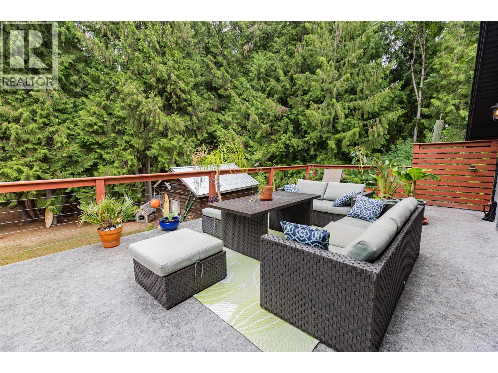 4037 Santa Road. Scotch Creek, British Columbia