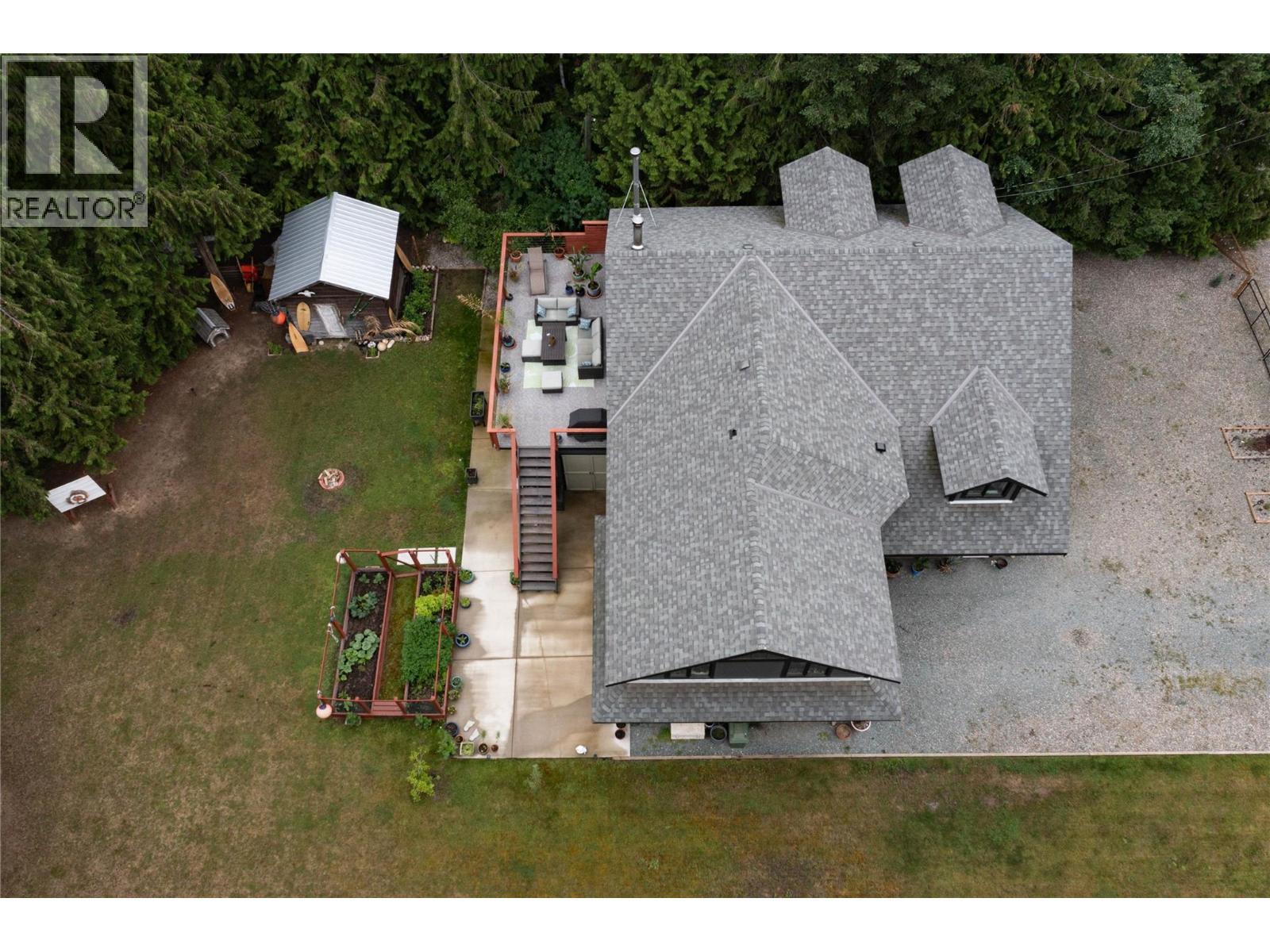 4037 Santa Road. Scotch Creek, British Columbia