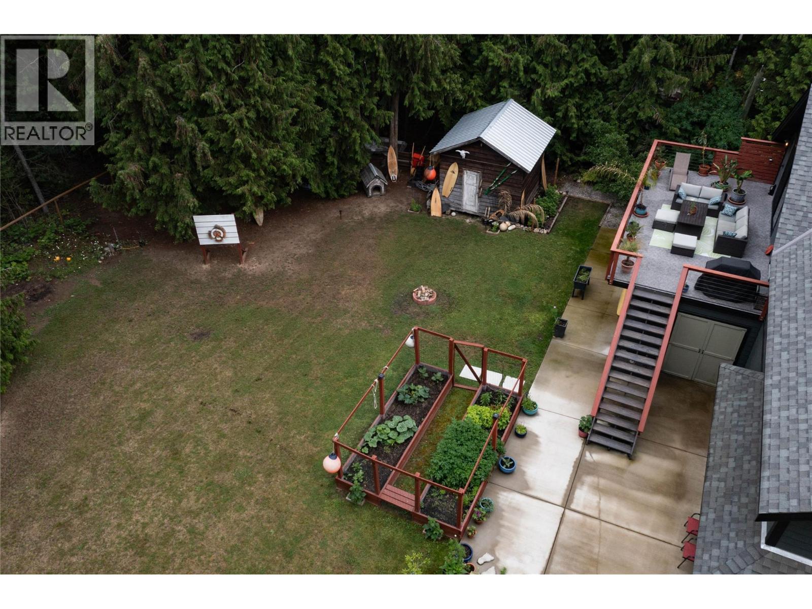 4037 Santa Road. Scotch Creek, British Columbia