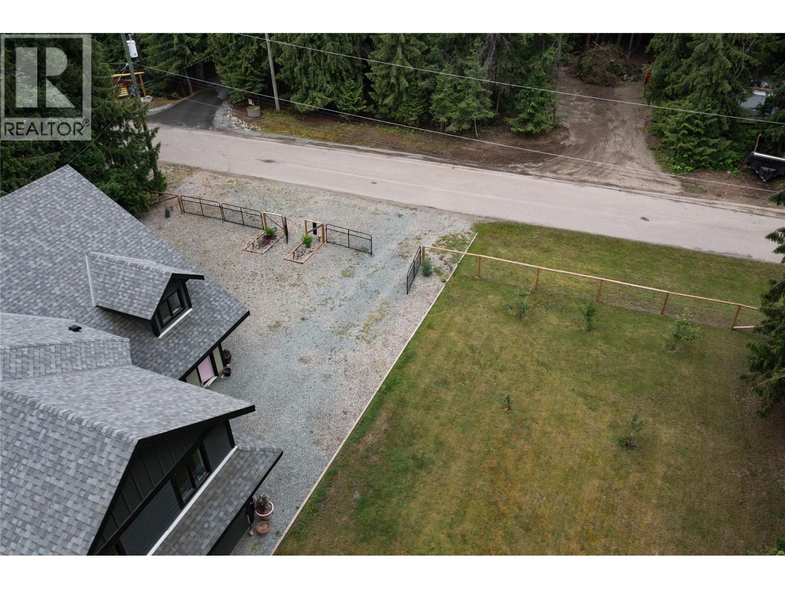 4037 Santa Road. Scotch Creek, British Columbia