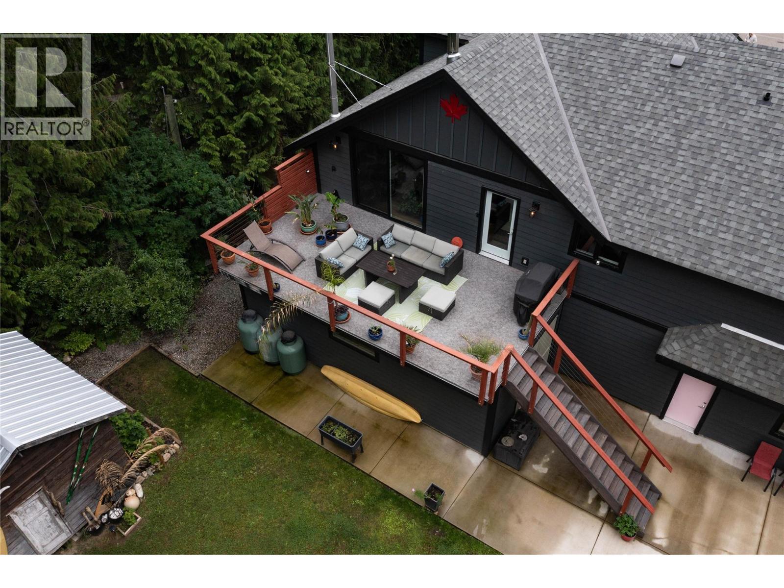 4037 Santa Road. Scotch Creek, British Columbia