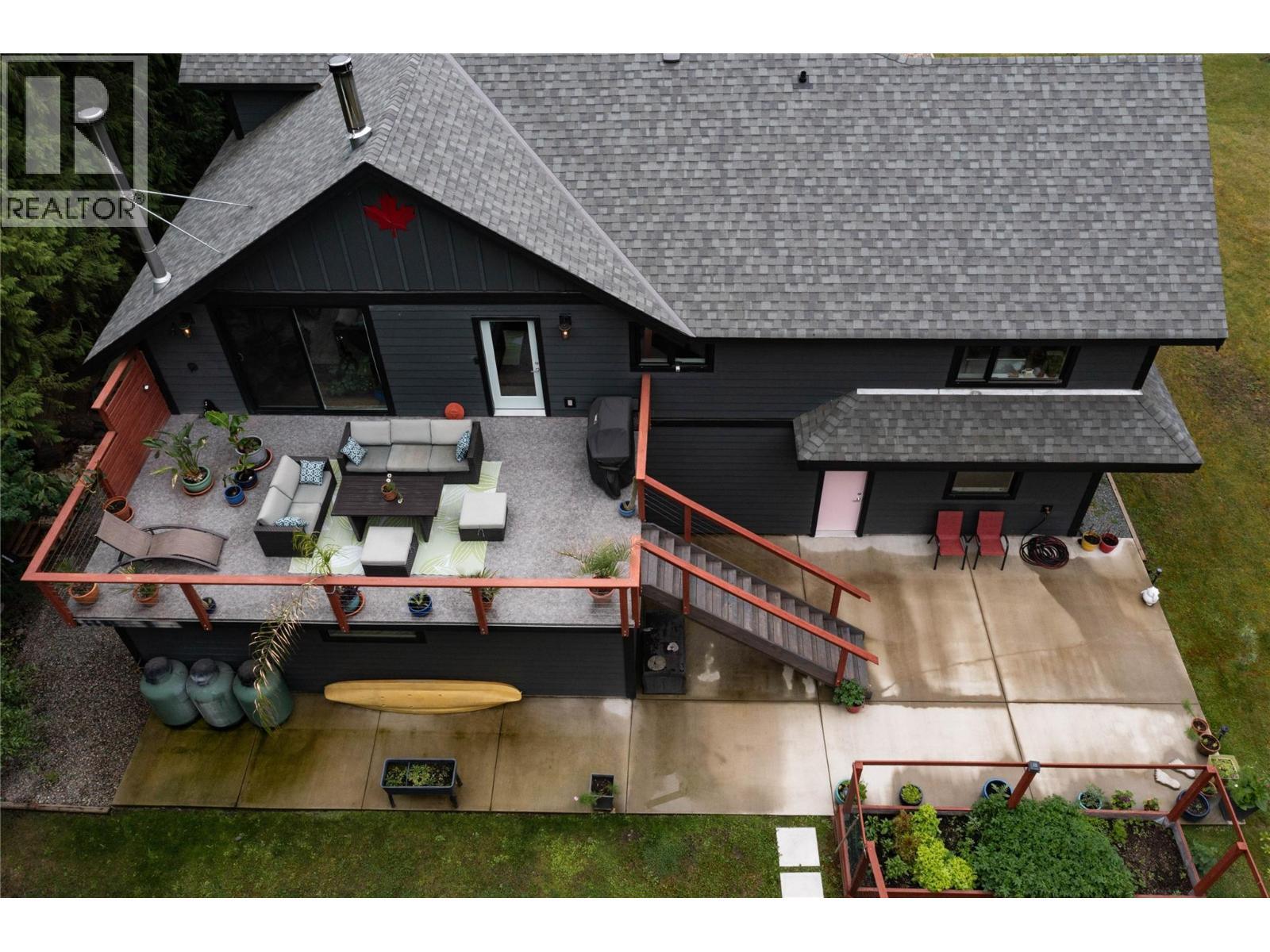 4037 Santa Road. Scotch Creek, British Columbia