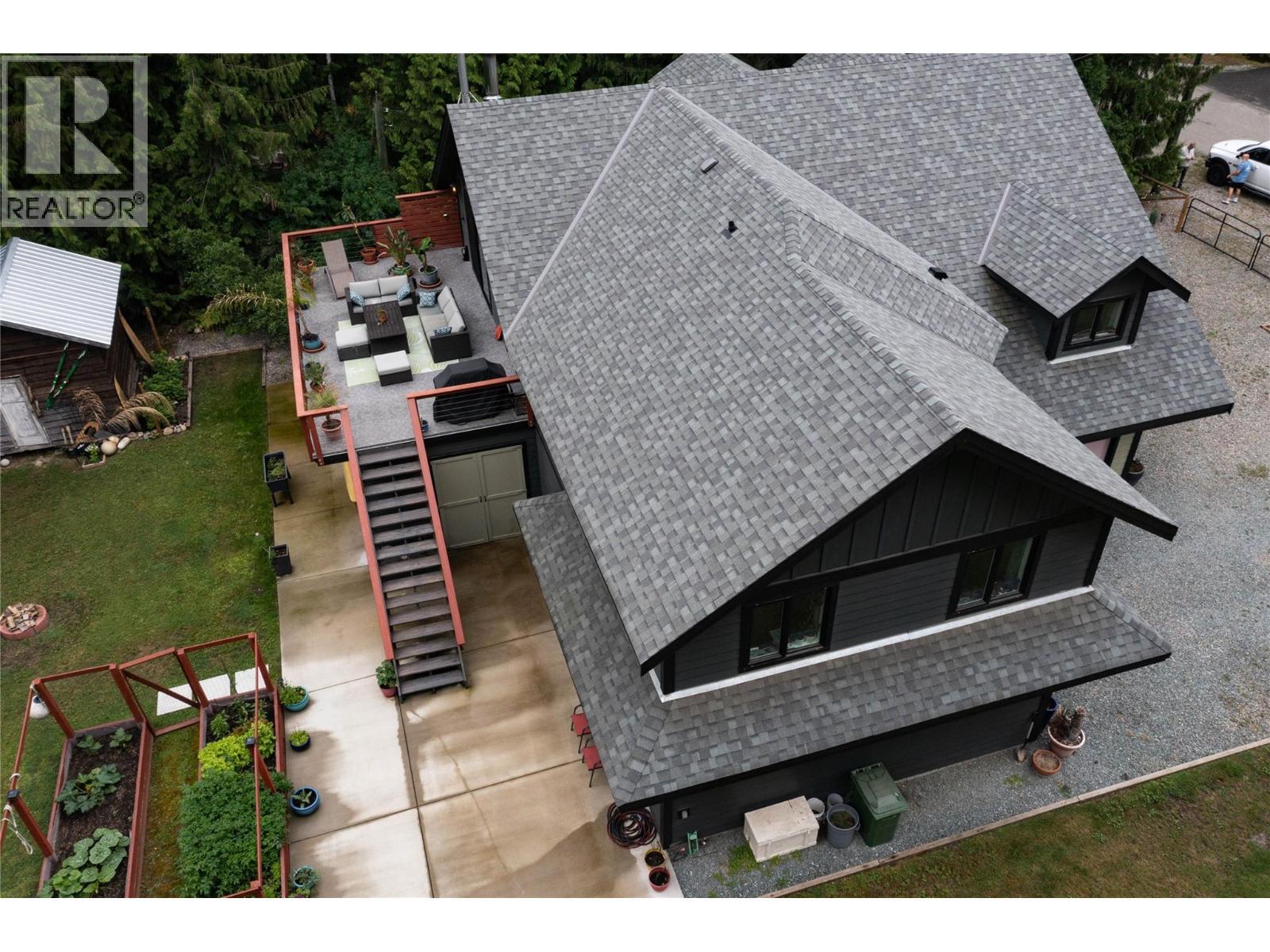 4037 Santa Road. Scotch Creek, British Columbia